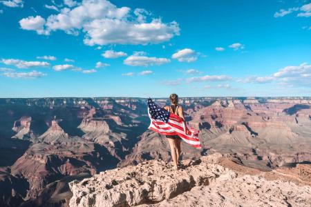 au pair overlooking the grand canyon